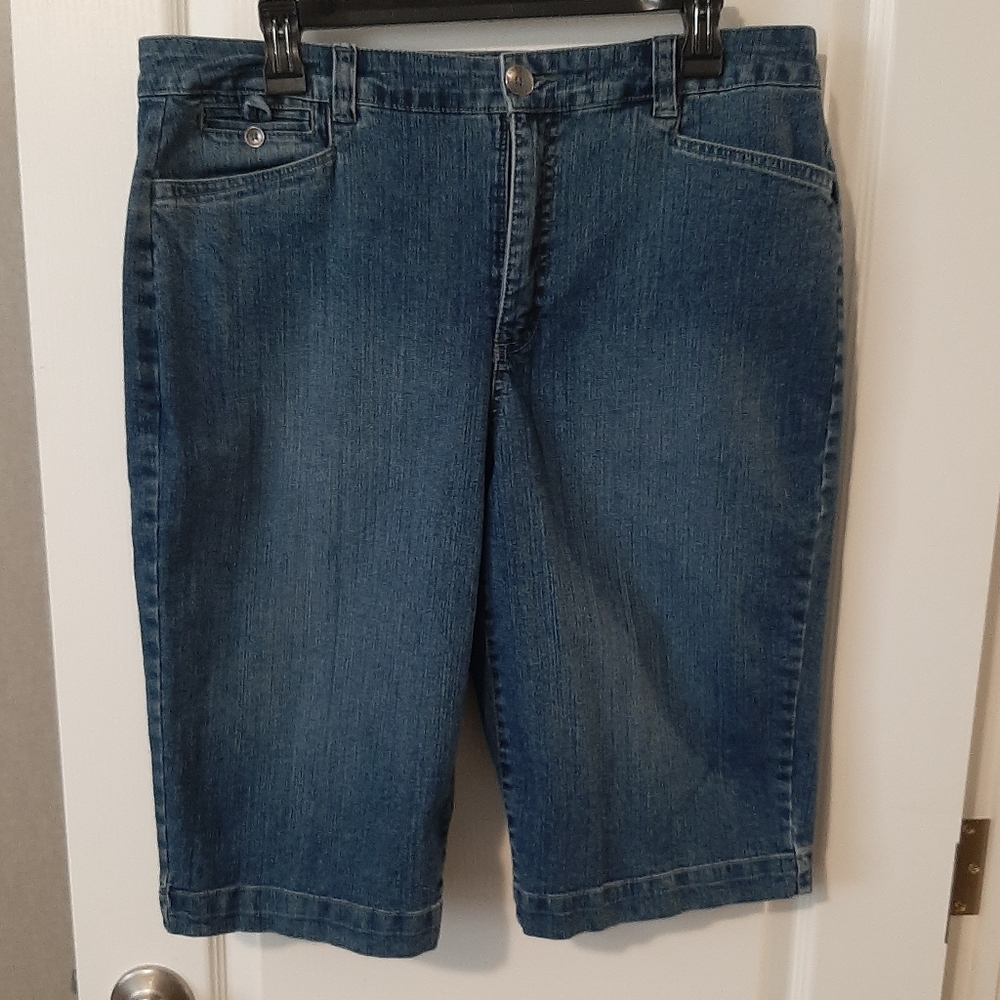 Ladies Bandolino jean shorts size 14